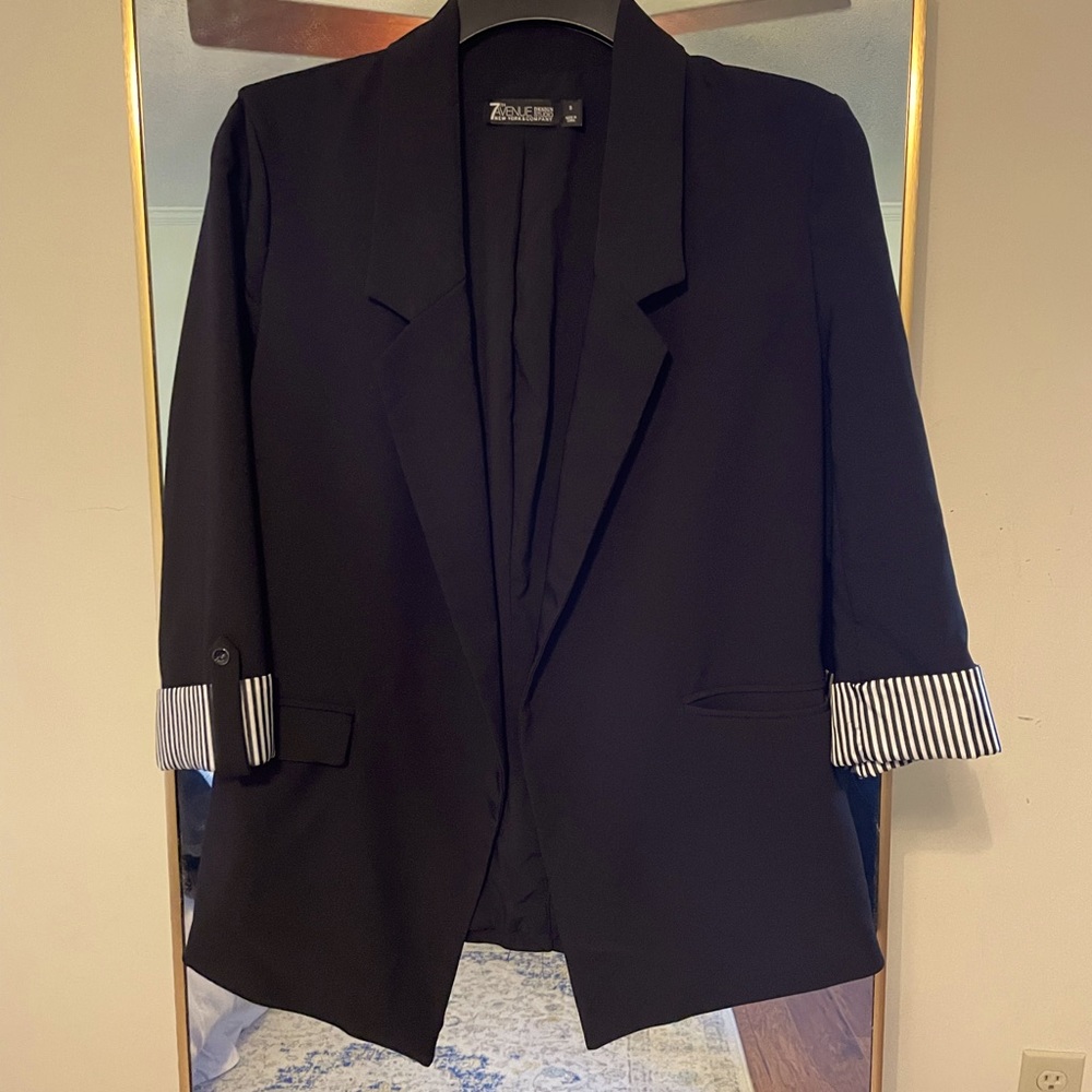 New York and company Blazer size small, only worn once.